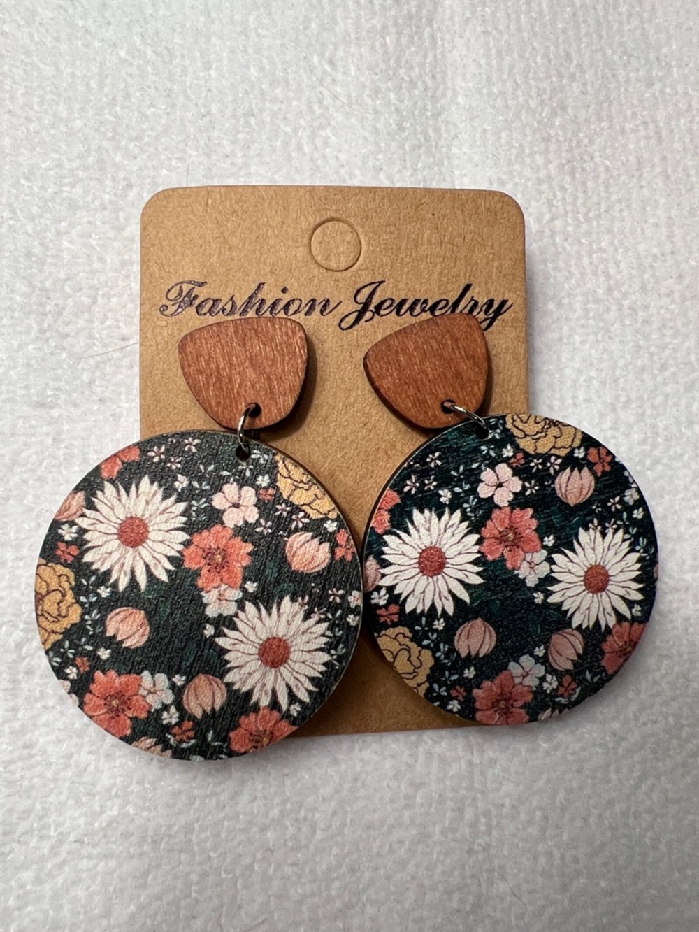 3/$18 Fashion Jewelry Black Floral Wooden Round Drop Earrings Lot 7007 - Picture 2 of 3